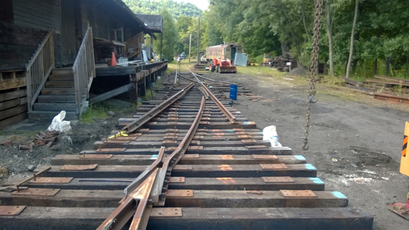 house-track-extension-shelburne-falls-trolley-museum