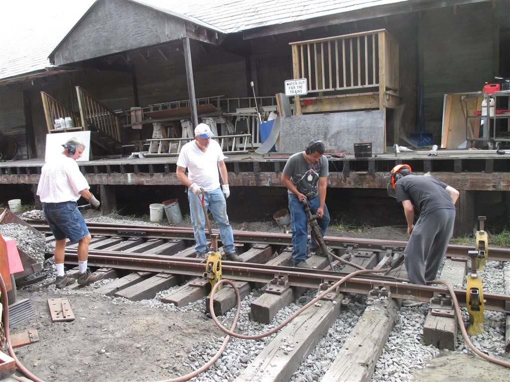 house-track-extension-shelburne-falls-trolley-museum