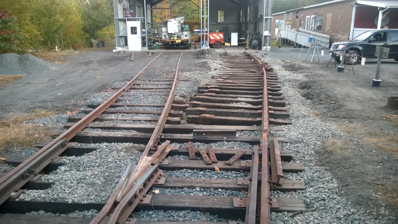 house-track-extension-shelburne-falls-trolley-museum